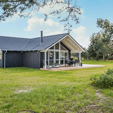 Three-bedroom In Knebel