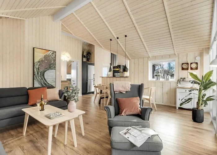Three-bedroom In 度假居 *